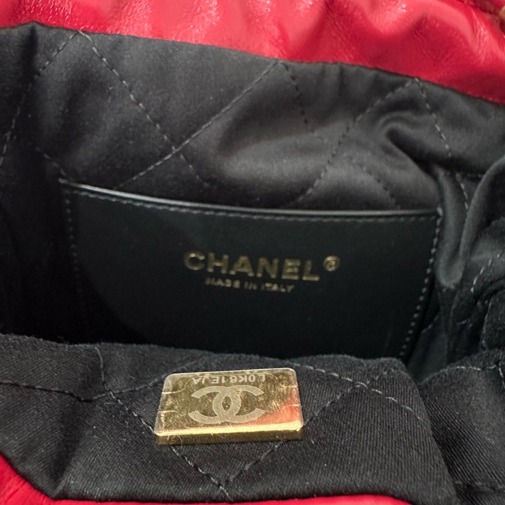 Chanel Red and Black Leather Shoulder Bag - Picture 6 of 6